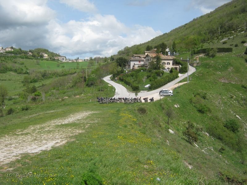 KLE posteggiate per balcone sul lago.jpg